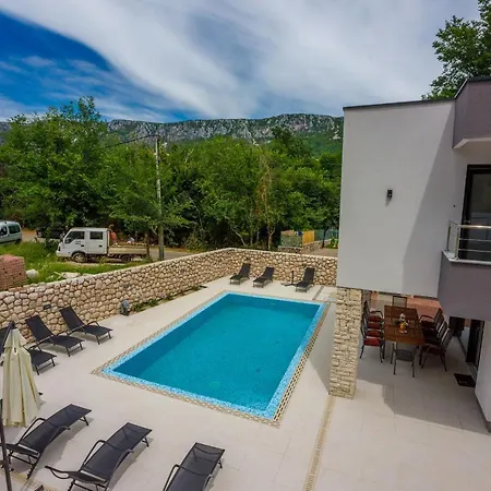 Villa Adry
